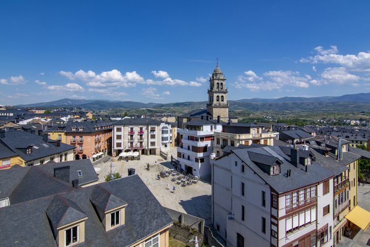 Vista de Ponferrada, capital de la comarca de El Bierzo. (Dolores GIRÁLDEZ/GETTY IMAGES)