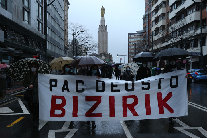 Cabecera de la movilización contra el cierre nocturno del PAC de Deustu. (Aritz LOIOLA/FOKU)
