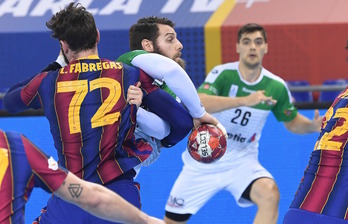 Los jugadores de Anaitasuna poco han podido hacer ante el poderío del Barça en el Palau. (BARÇA HANDBOL)
