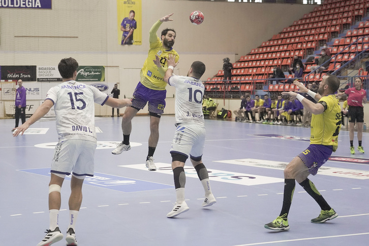 Frigoríficos Morrazo se lo ha puesto complicado al Bidasoa-Irun para rascar un punto y seguir segundo de la Liga Asobal. (Gorka RUBIO/FOKU)