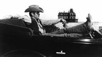 James Dean en una icónica imagen de 'Gigante' (1956). (WARNER BROS.)