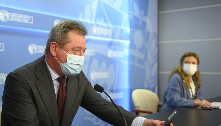 Bingen Zupiria, en su comparecencia de hoy junto a la consejera Sagardui. (IREKIA)