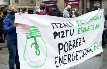 Concentración contra la pobreza energética en Gasteiz. (Raul BOGAJO/FOKU)