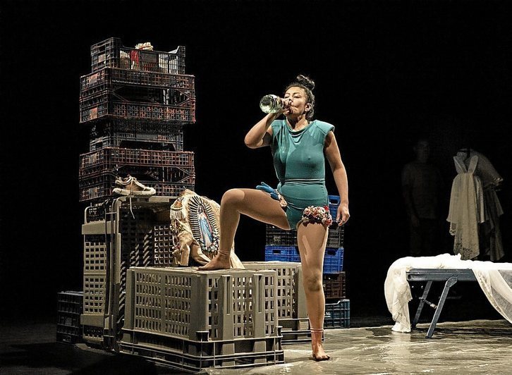 ‘Atzerrian lurra garratz’ lanaren irudia.