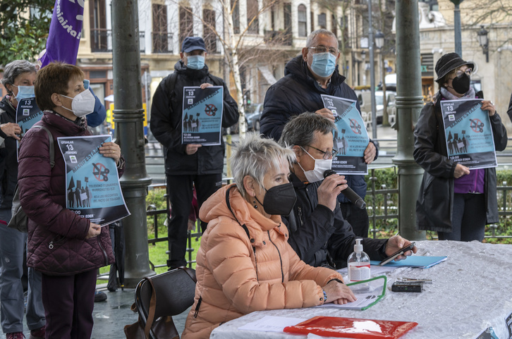 La comparecencia ha tenido lugar en el quiosco del Boulevard. (Andoni CANELLADA / FOKU)