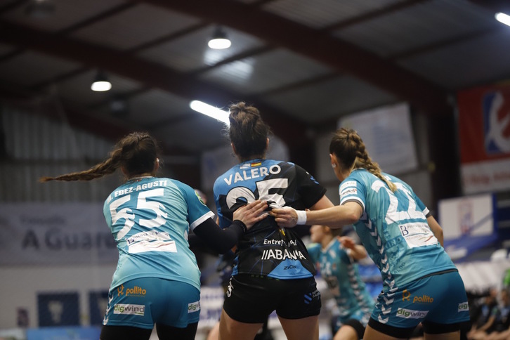 Zuazo ha estado bien en defensa, pero su desacierto ofensivo le ha impedido sumar en A Guarda. (@Atlguardes_ofic))