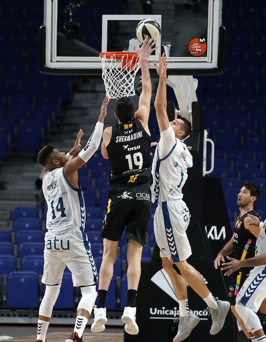 Shermadini ha impuesto du ley después de que los tiradores de su equipo le hayan facilitado el trabajo en la primera mitad. (ACB PHOTO)