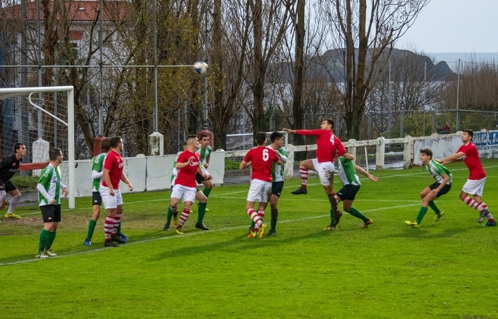 Partido entre Abanto y Bermeo en la temporada 2019/2020. (Bermeo FT)