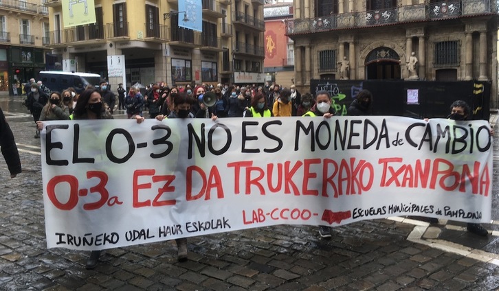Manifestación contra los cambios lingüísticos en las escuelas infantiles de Iruñea celebrada durante el día de huelga que tuvo lugar el pasado viernes. 