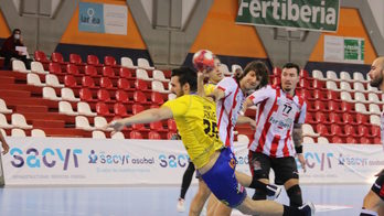 Bidasoa Irun ha desequilibrado su choque en Sagunto durante la segunda parte. (BIDASOA)