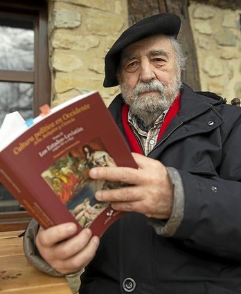 Francisco Letamendia, con su último trabajo.