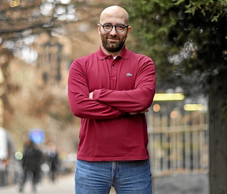 Agon Hamza ha sido asesor político de Albin Kurti, ex primer ministro de Kosovo.