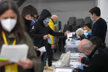 Votación en Barcelona. (Lluis GENE / AFP)