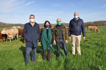 Nicolas Thierry (à gauche) est secondé localement par Sophie Bussière, Jean-François Blanco et Félix Noblia. © Goizeder TABERNA