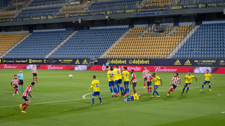 Unai López ha marcado en una falta. (@AthleticClub)
