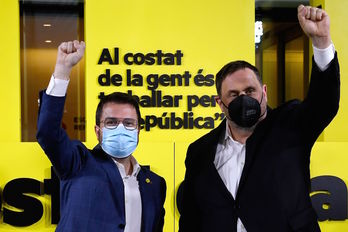 El líder de ERC, Oriol Junqueras, junto al candidato, Pere Aragonès. (Josep LAGO/AFP)