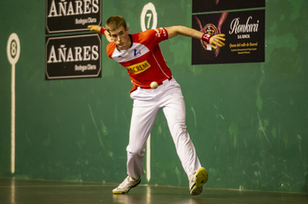 Eibarko mamuak uxatu ditu Mariezkurrenak Idiazabalen. (Jaizki FONTANEDA/FOKU)