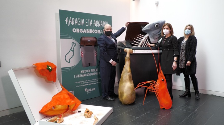 Responsables forales en la presentación de la campaña sobre la recogida de desechos orgánicos.