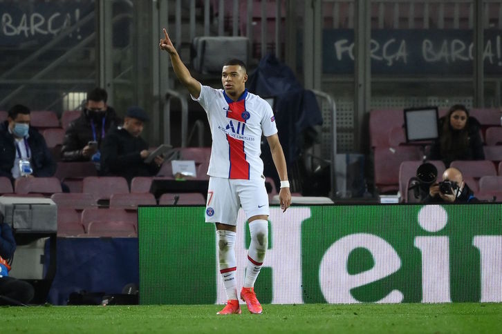 Kylian Mbappé. Él solo se ha bastado para dejar la eliminatoria ante el Barça casi sentenciada. (Lluis GENÉ/AFP)