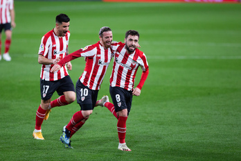 Unai Lopez taldekideekin batera Cadizekin egindako gola ospatzen. (@AthleticClub)