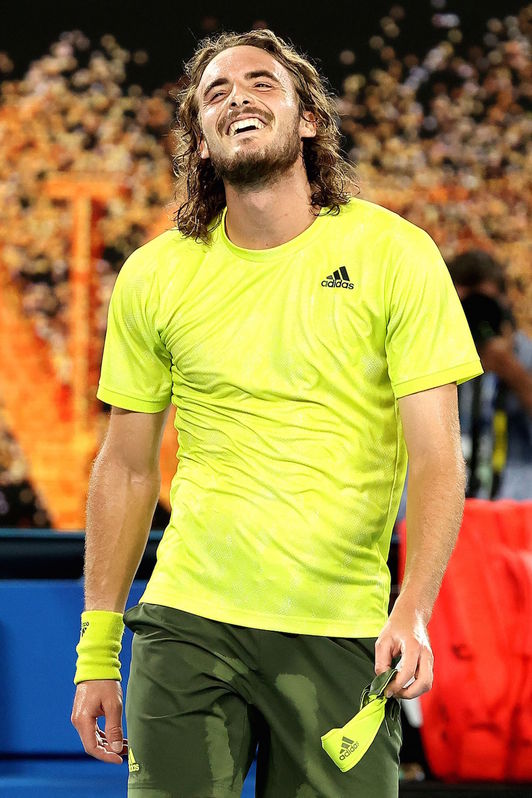 Tsitsipas ha superado sus malos momentos en los dos primeros sets y le ha remontado a Nadal para meterse en semifinales. (David GRAY/AFP)