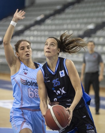 El derbi entre Lointek Gernika Bizkaia e IDK Euskotren es solo uno de los partidos aplazados por los casos de covid-19 en el club vizcaino. (Jon URBE / FOKU)