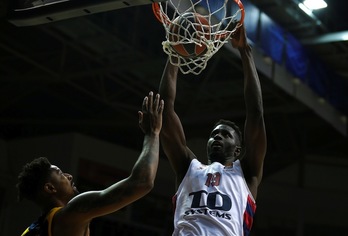 Ante un solitario Jordan Mickey como rival en el juego interior, los pívots del Baskonia han campado a sus anchas. (EUROLEAGUE.NET)