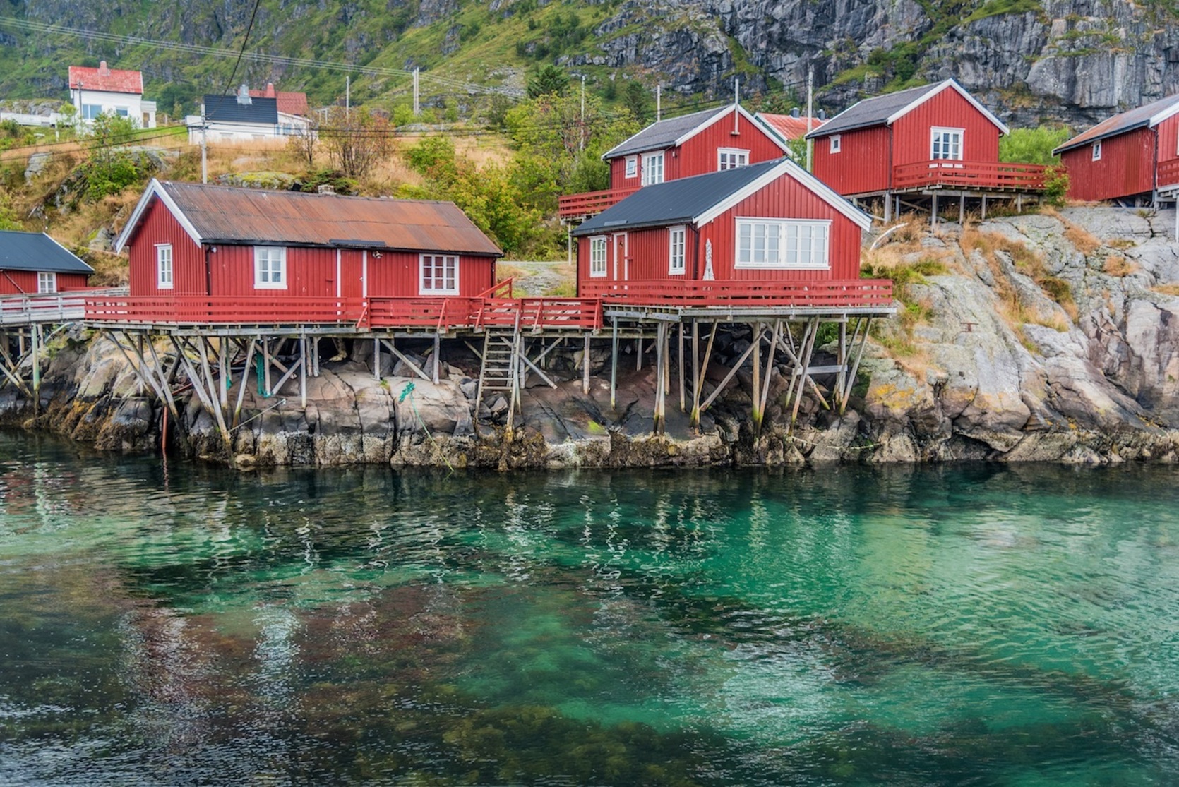 Tradicionales cabañas de espacdores de las islas Lofoten. (GETTY IMAGES) 