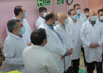 Autoridades iraníes visitando la Instalación de Conversión de Uranio de Fordo, el 28 de enero. (AFP)