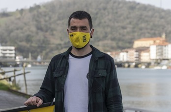 Iosu Esnaola, babesle berriaren aurkezpenean (Andoni CANELLADA / FOKU)