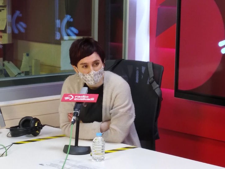 Garbiñe Aranburu durante la entrevista en Radio Euskadi. (LAB Sindikatua)