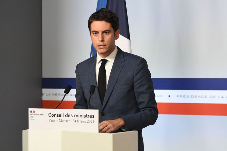 El portavoz del Gobierno francés, Gabriel Attal, ha comparecido este 24 de febrero en París tras la reunión del Consejo de Ministros. (Alain JOCARD/AFP)
