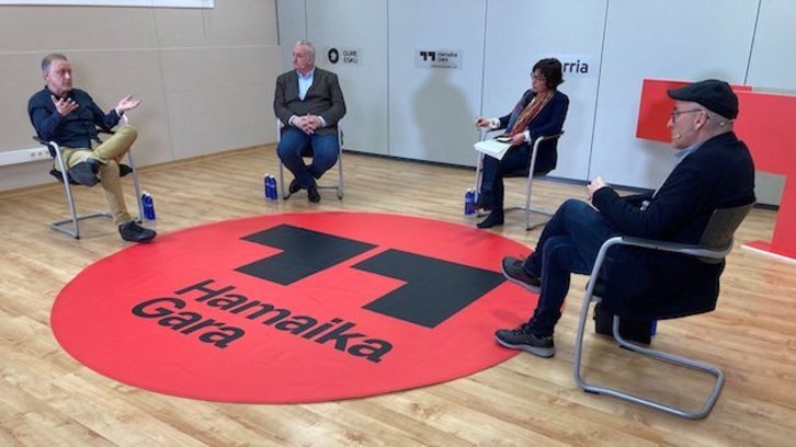 Uriarte, Barandiaran, Nikolas eta Aoiz, solasaldian. (@Hamaika_Gara)