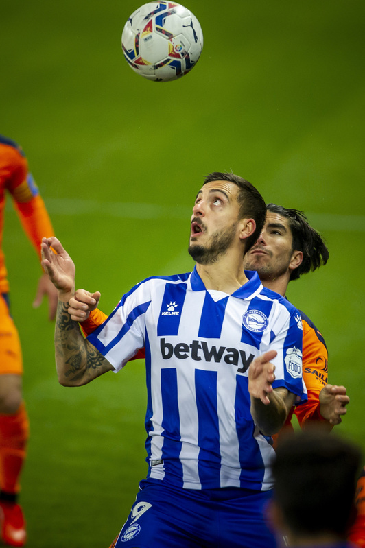 Joselu considera que se beneficia de jugar junto a Lucas Pérez. (Jaizki FONTANEDA/FOKU)