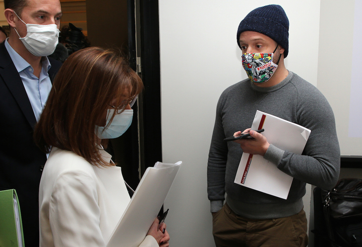 El pasado 16 de febrero, Jean Baptiste Aldigé, presidente del BO, se presentó de improviso en la rueda de prensa de la alcaldesa, Maider Arostéguy. (Bob EDME) 