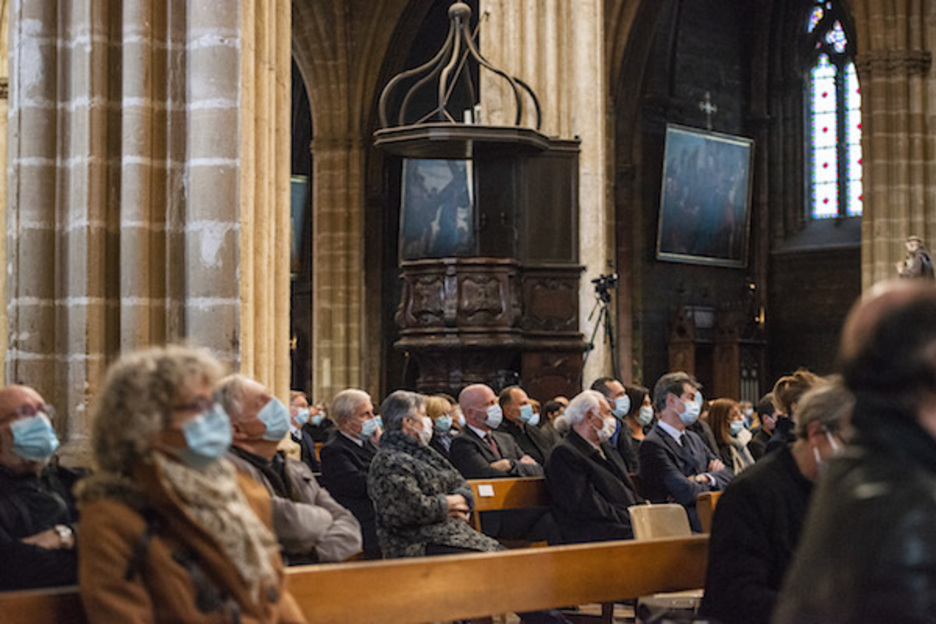 De nombreux élus locaux, anciens et actuels, ont assisté à la cérémonie comme Didier Borotra, Michel Veunac, Emmanuel Alzuri… © Guillaume Fauveau
