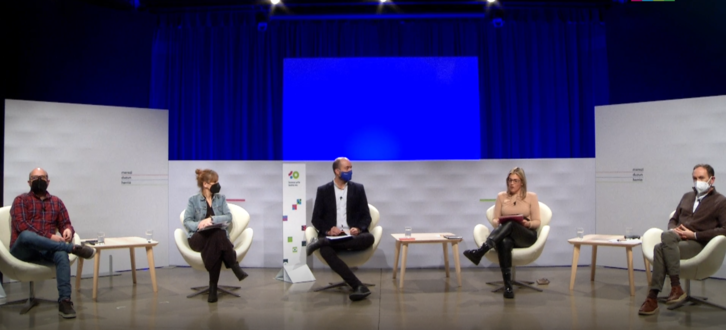 Osasuna, zaintza eta babes sozialaren inguruko mahai-ingurua, EH Bilduk antolatuta. (NAIZ)