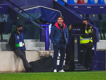 Iñigo Martínez durante el partido en Levante. (LOF)