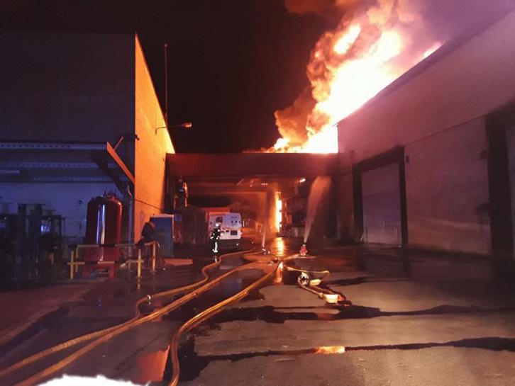 El incendio adquirió grandes dimensiones. (Gipuzkoako Aldundia)