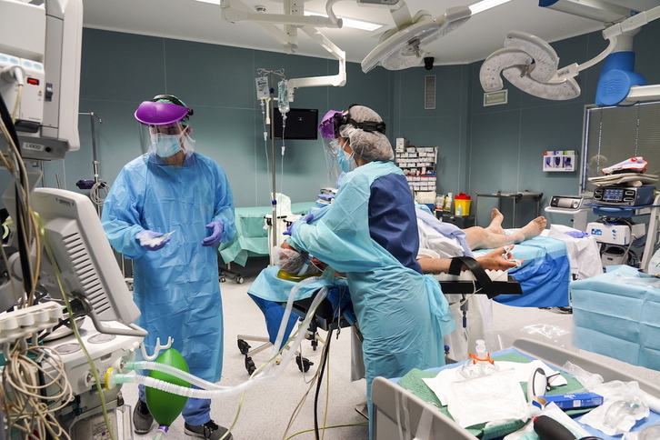 Actividad quirúrgica en el Complejo Hospitalario de Nafarroa en plena pandemia. (Marisol RAMIREZ | FOKU)