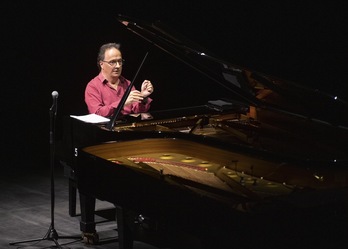 Iñaki Salvador en su actuación en la pasada edición de Jazzaldia, en la que fue premiado. (Jon URBE/FOKU)
