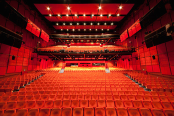 El interior vacío del Berlinale Palast. El buque insignia del certamen germano cede sus funciones al sistema de visionados online. (NAIZ)