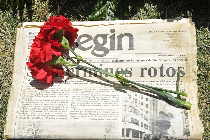 Ejemplar del diario “Egin” en un acto de recuerdo a Germán Rodríguez. (Idoia ZABALETA/FOKU)