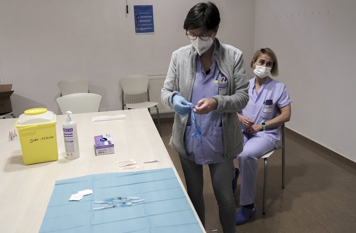 La mayoría del personal de Osakidetza ya ha recibido la primera dosis; no sucede lo mismo en el sector médico privado. (Gorka RUBIO | FOKU)