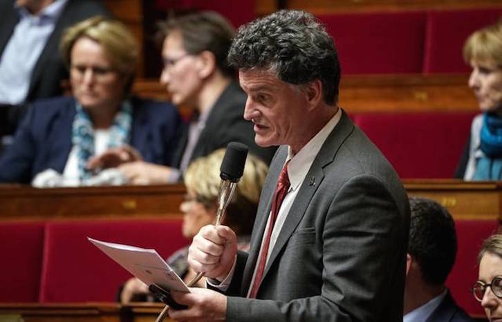 Paul Molac diputatu bretoia, Asanblea Nazional frantsesean eginiko hitzartze batean. (Lionel BONAVENTURE / AFP)