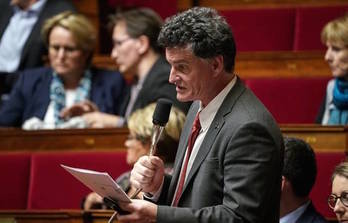 Paul Molac diputatu bretainarra Asanblea Nazionalean aurreneko hitzartze batean. (Lionel BONAVENTURE / AFP)