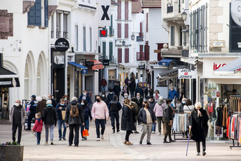 Donibane Lohizune jendea © Guillaume Fauveau