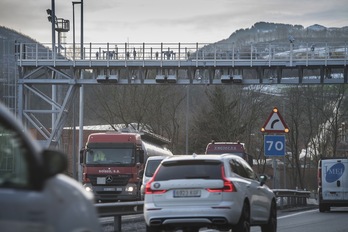 Punto de control del peaje para camiones en la N-1 a la altura de Andoain. (Jon URBE | FOKU)