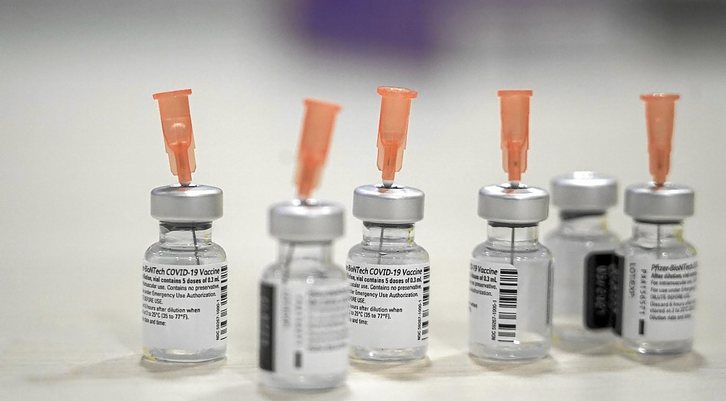 Padilla y Olaizola abordan cómo fueron los albores de las vacunas. (AFP)