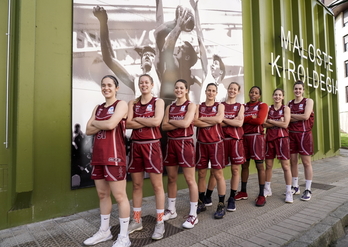 Las gernikarras han podido añadir a Balén Arrojo, Nogaye Lo y Nadia Colhado a su expedición, tras lograr sus PCR negativas. (Marisol RAMIREZ / FOKU)